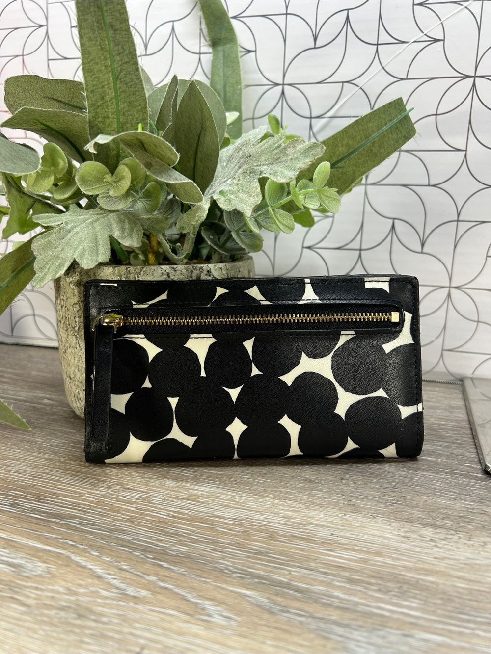 kate spade Black & Cream Graphic Dot Zip Wallet - Picture 2 of 10